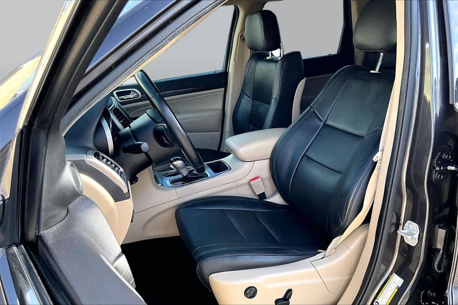 Used 2020 Jeep Grand Cherokee Laredo RWD image 10