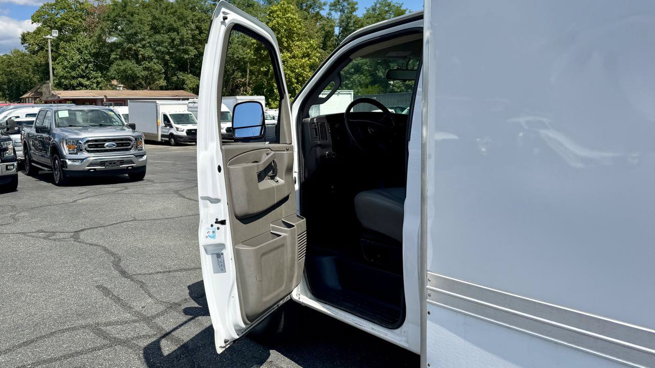 Used 2023 Chevrolet Express 3500 w/ Power Convenience Package RWD image 15