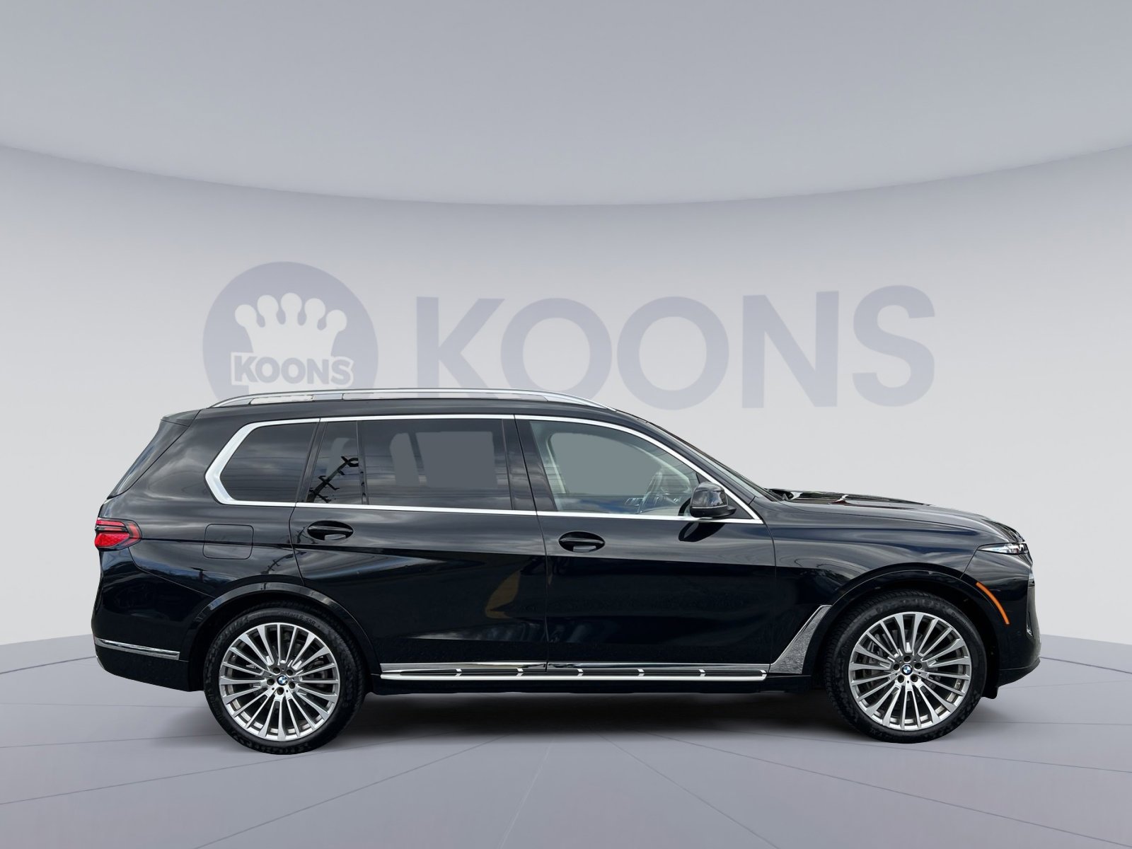 Used 2024 BMW X7 xDrive40i w/ Executive Package image 8