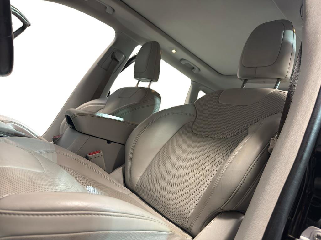 Used 2019 Jeep Cherokee Limited AWD/4WD image 16