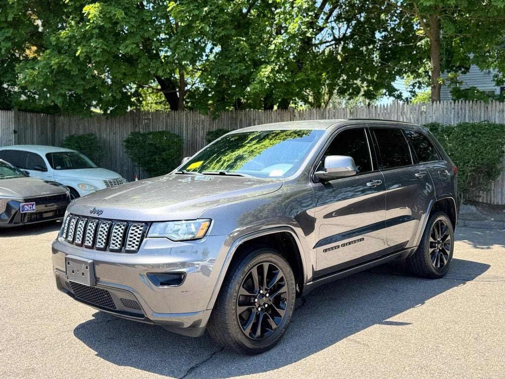 Used 2017 Jeep Grand Cherokee Altitude AWD/4WD image 2