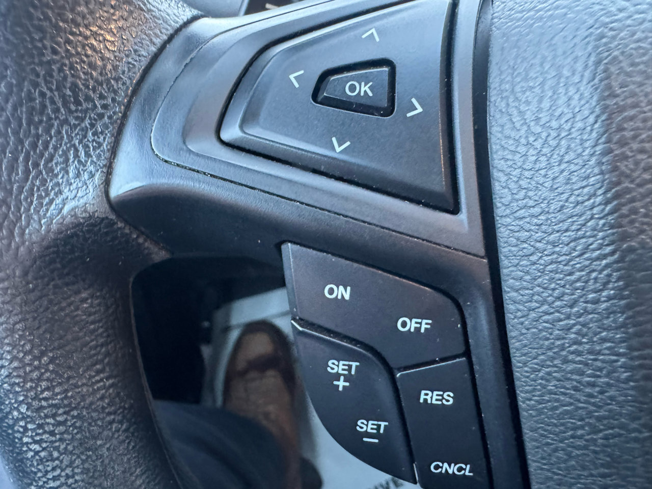 Used 2018 Ford Edge SE image 18