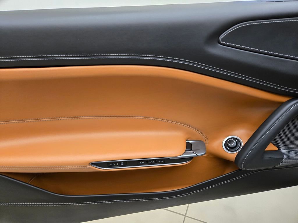 Used 2017 Ferrari GTC4Lusso AWD/4WD image 34