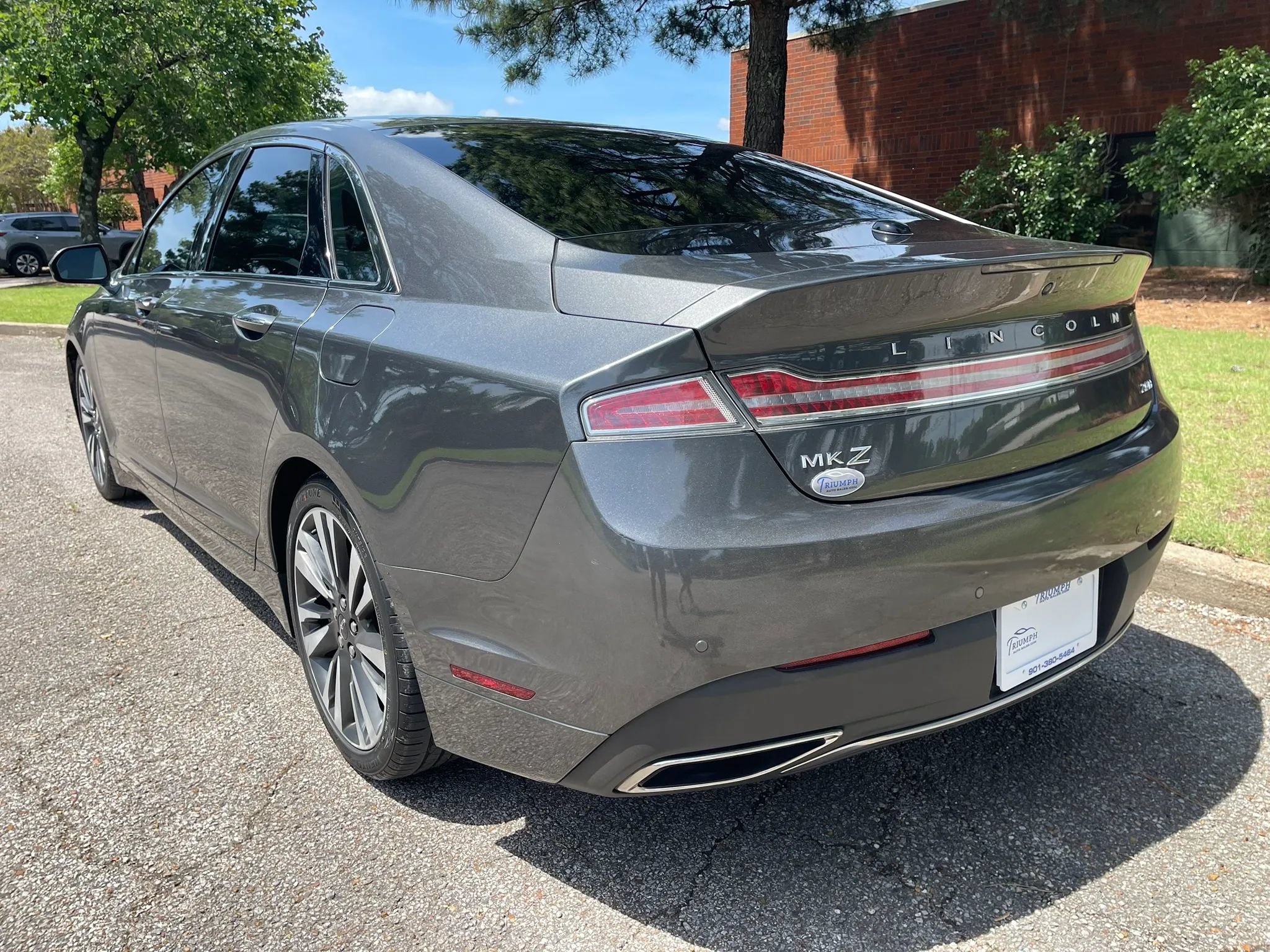 Used 2017 Lincoln MKZ Reserve FWD image 3