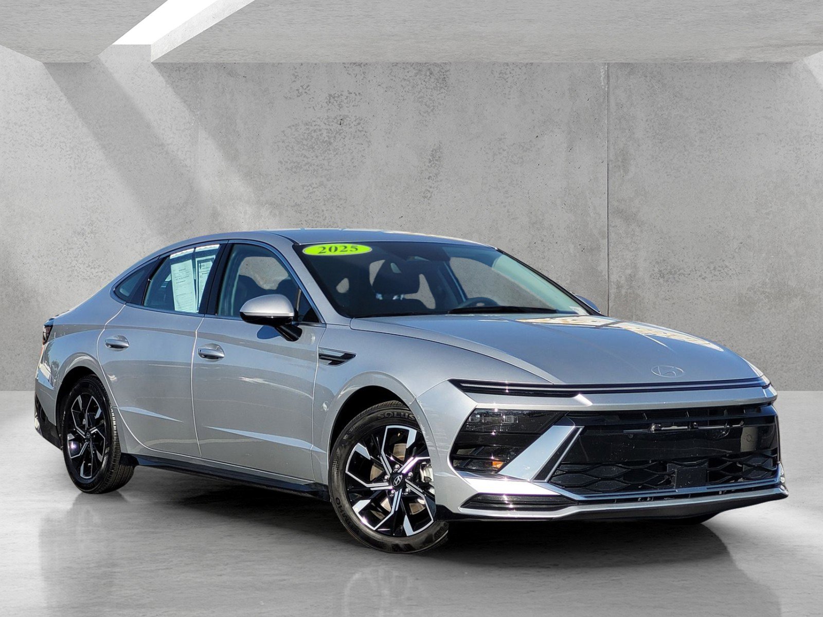 Used 2025 Hyundai Sonata SEL image 1