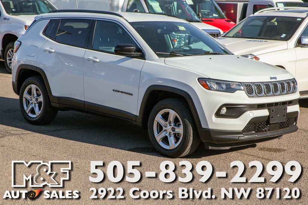 Used 2023 Jeep Compass Latitude AWD/4WD image 1