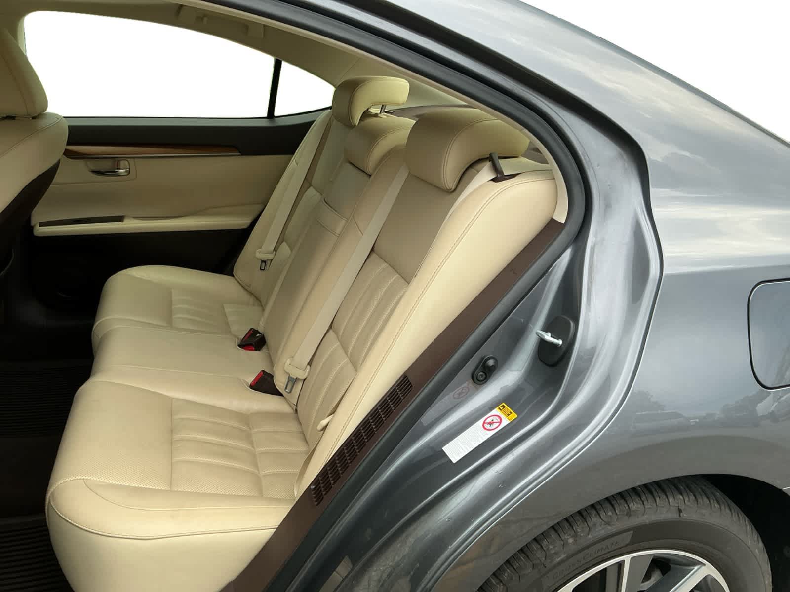 Used 2016 Lexus ES 300h w/ Luxury Package w/Wood Trim FWD image 13