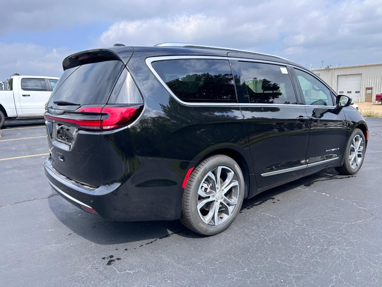 New 2026 Chrysler Pacifica Pinnacle image 3