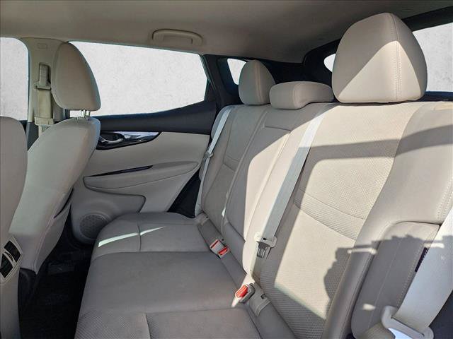 Used 2020 Nissan Rogue Sport SV FWD image 17
