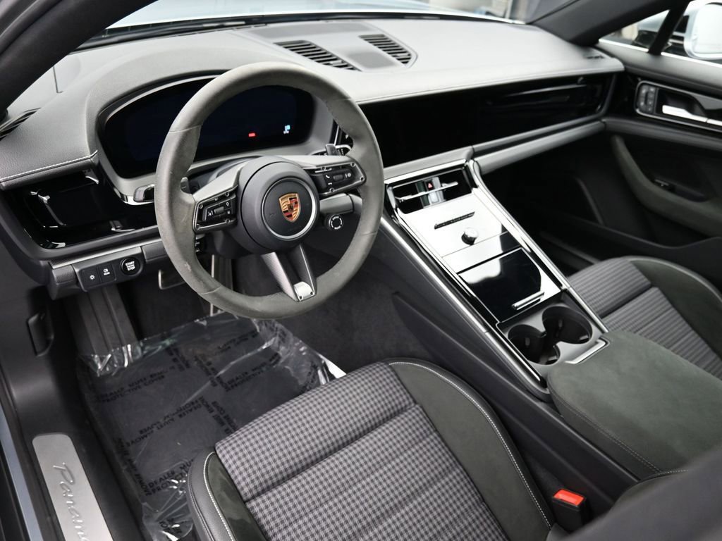 Certified 2024 Porsche Panamera image 4