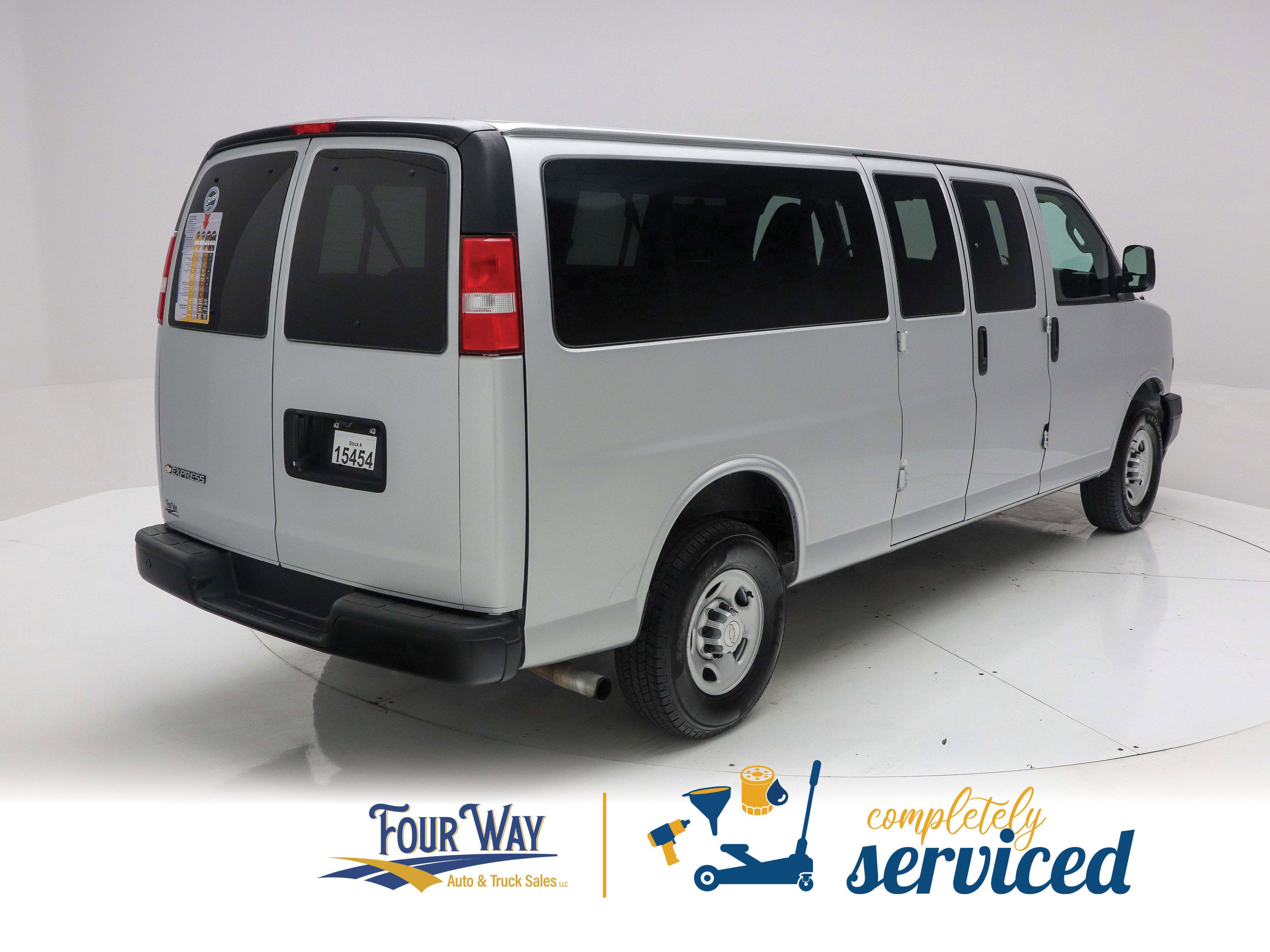 Used 2019 Chevrolet Express 3500 LS RWD image 4