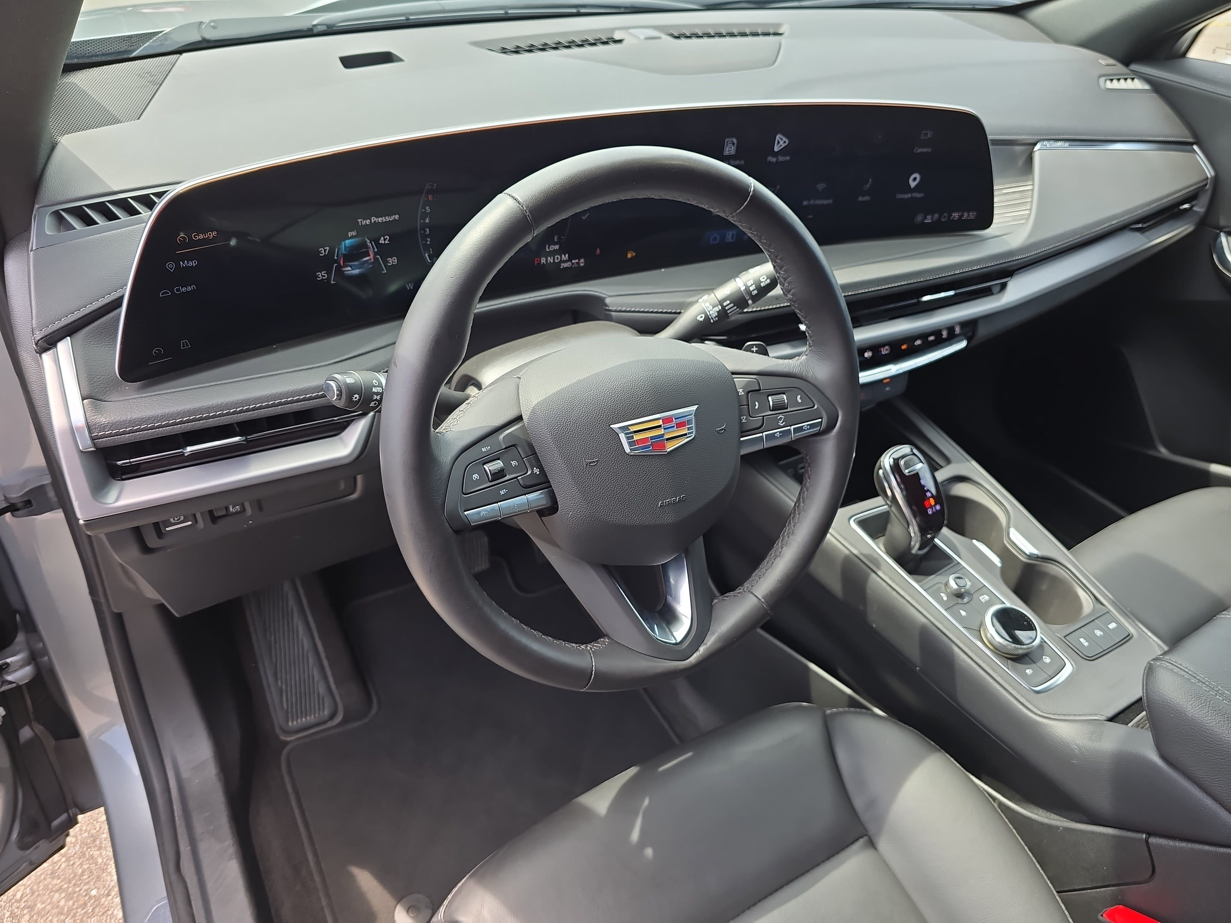 Certified 2025 Cadillac XT4 Premium Luxury AWD/4WD image 17
