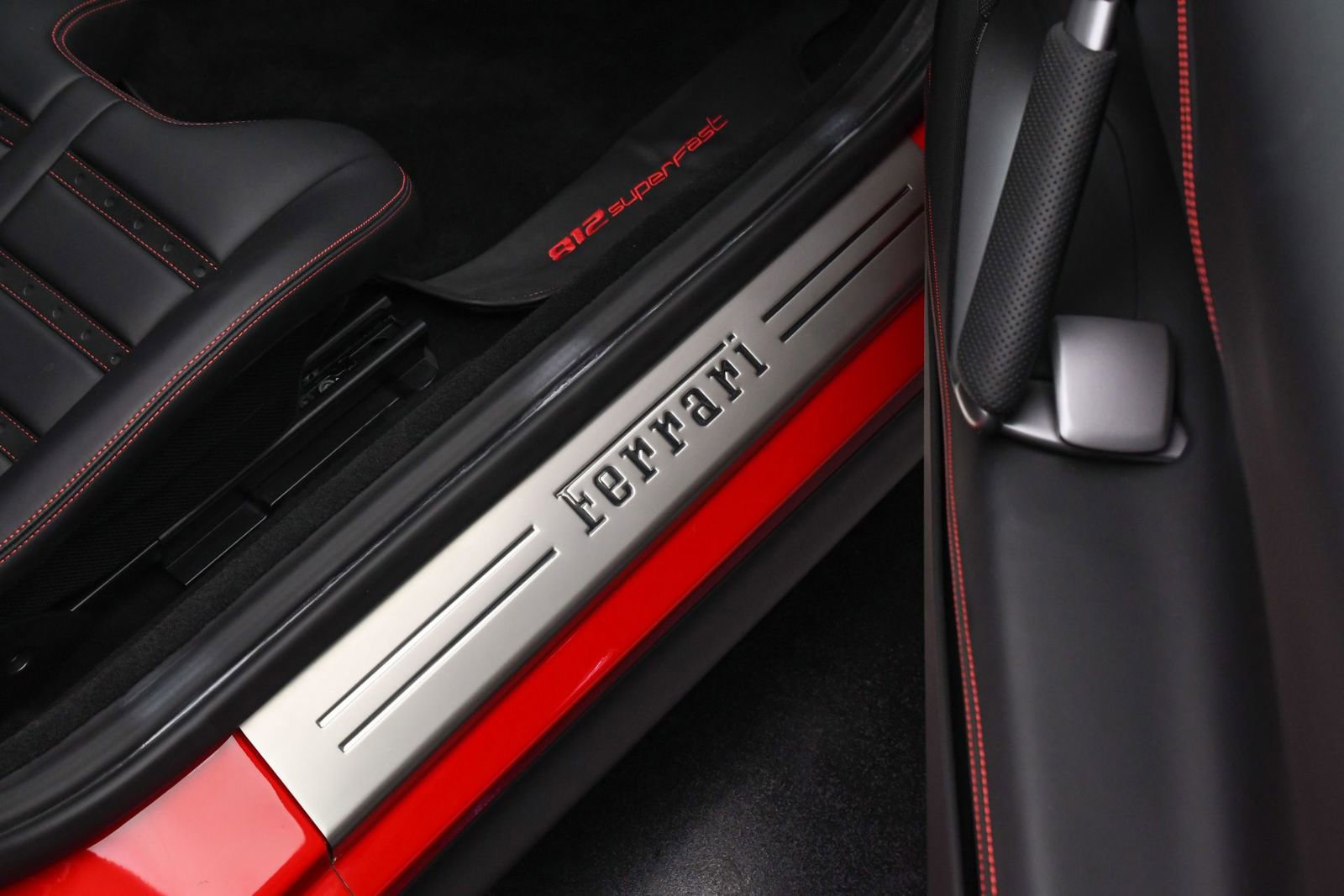 Used 2018 Ferrari 812 Superfast RWD image 42