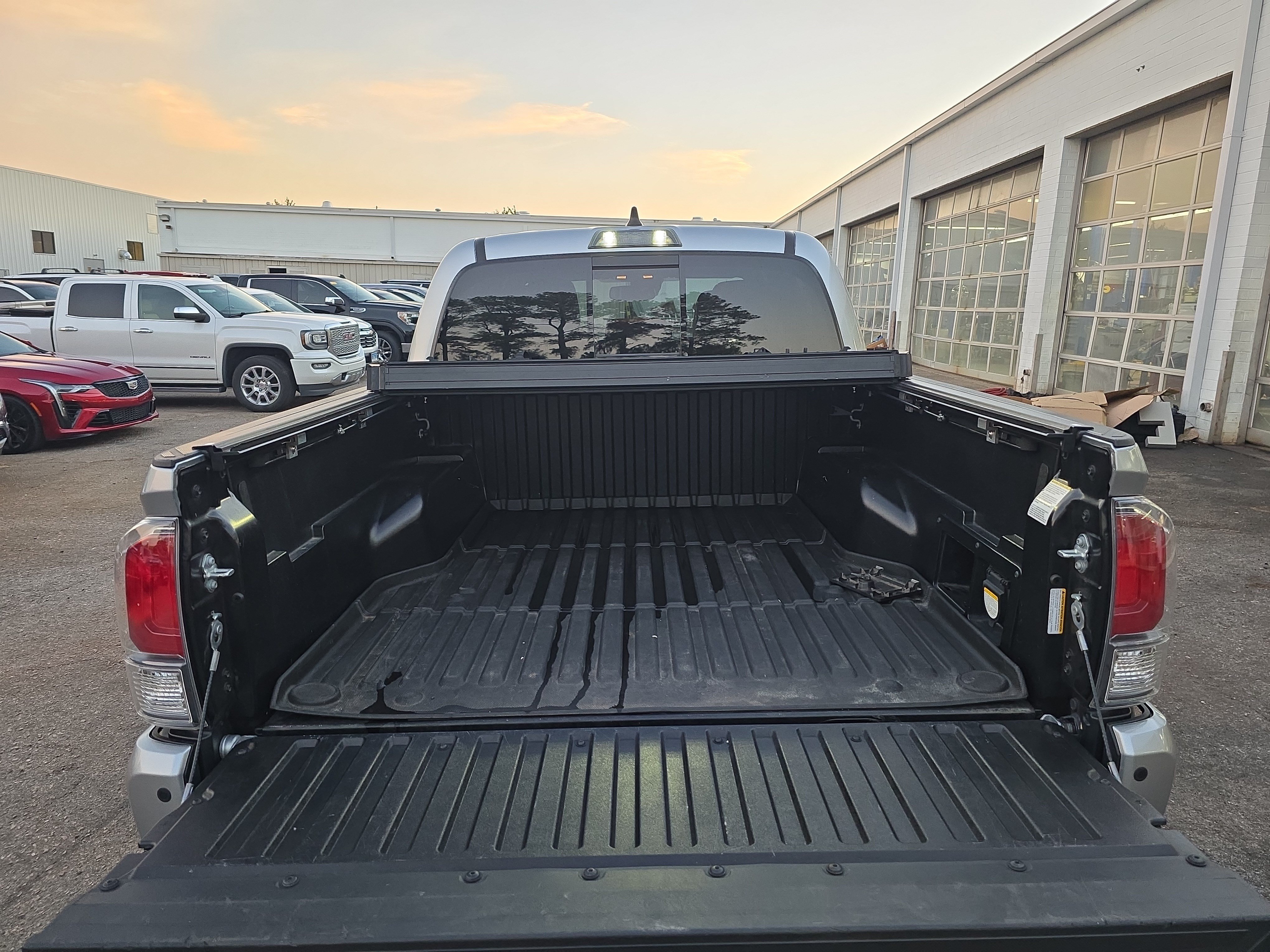 Used 2022 Toyota Tacoma TRD Off-Road w/ TRD Premium Off Road Package AWD/4WD image 12