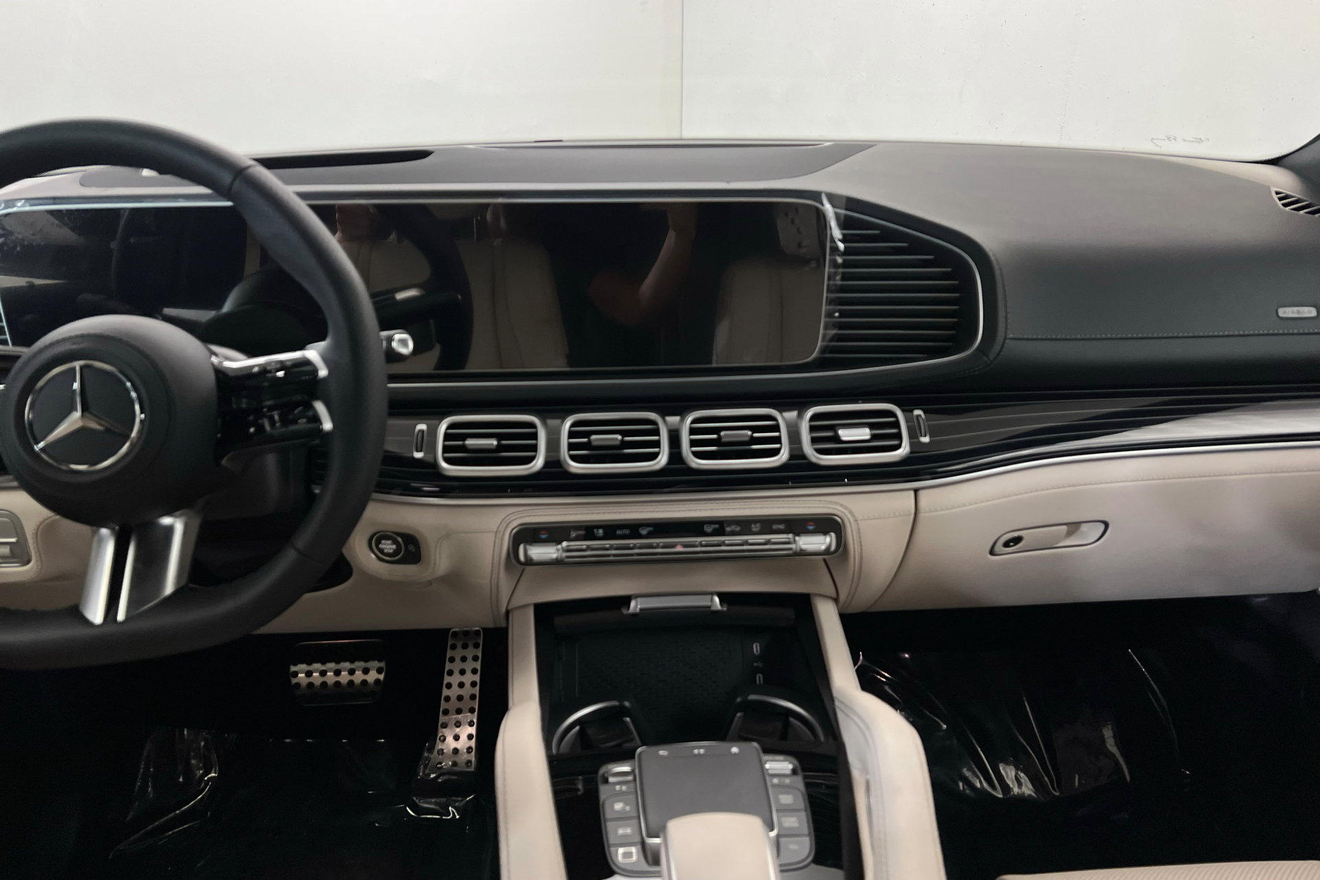New 2026 Mercedes-Benz GLS 580 4MATIC image 13