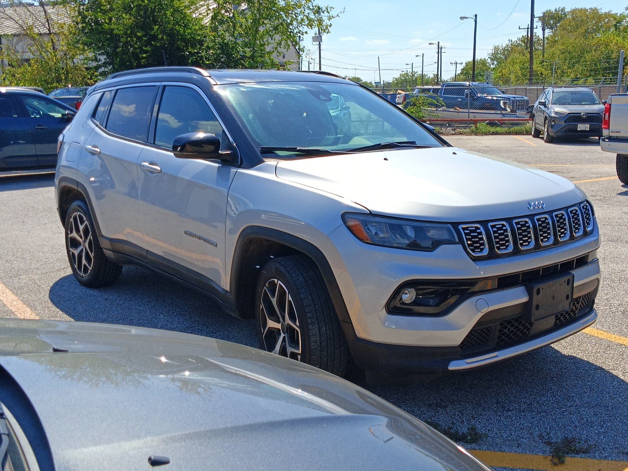 Used 2025 Jeep Compass Limited AWD/4WD image 3