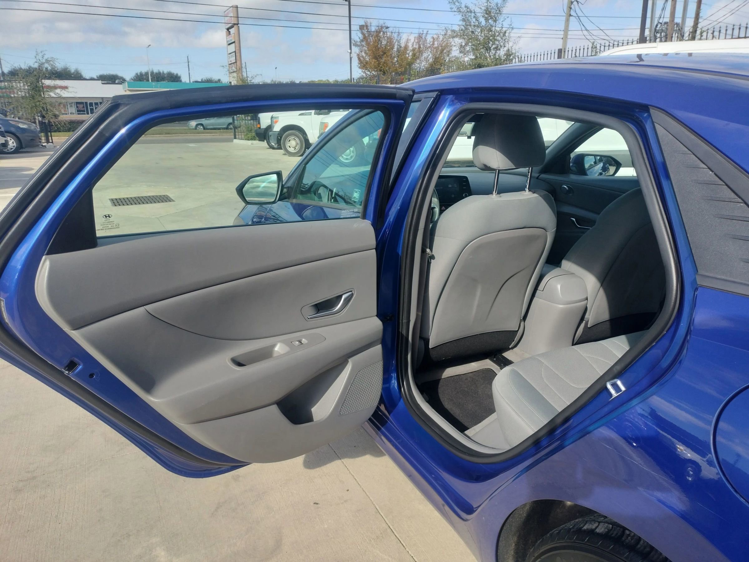 Used 2021 Hyundai Elantra SE image 23