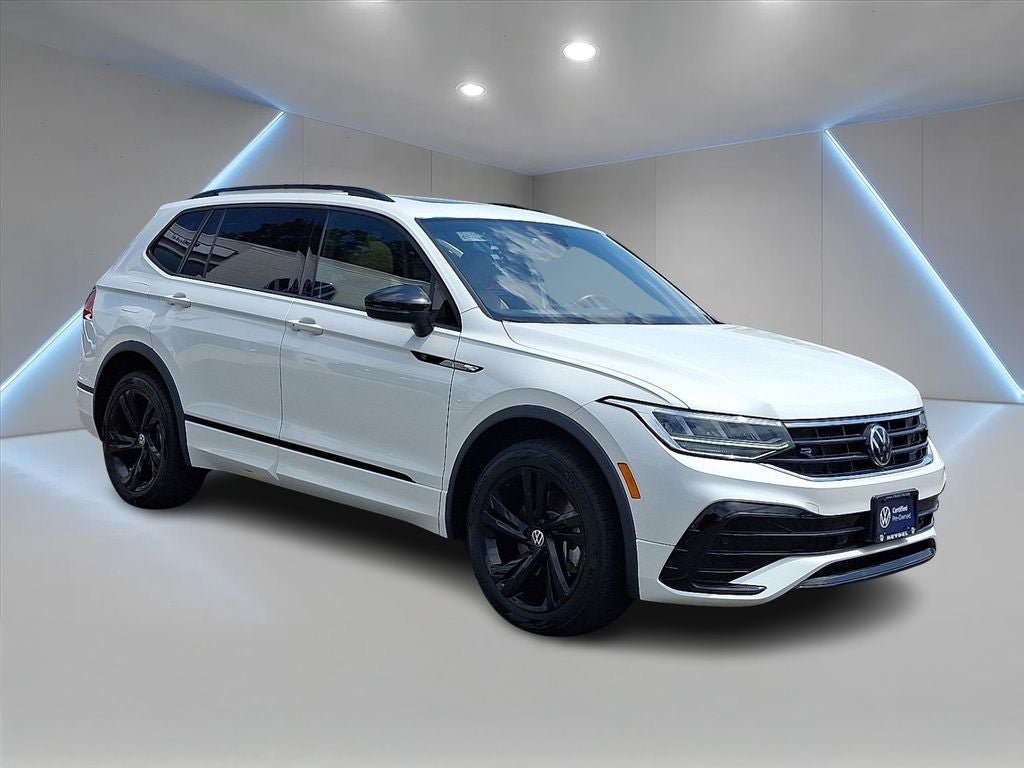 Certified 2023 Volkswagen Tiguan SE R-Line FWD image 3