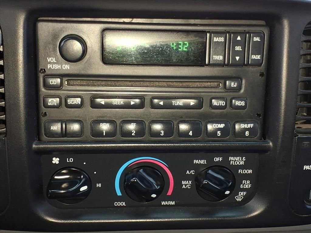 Used 2002 Ford F150 Lightning RWD image 14