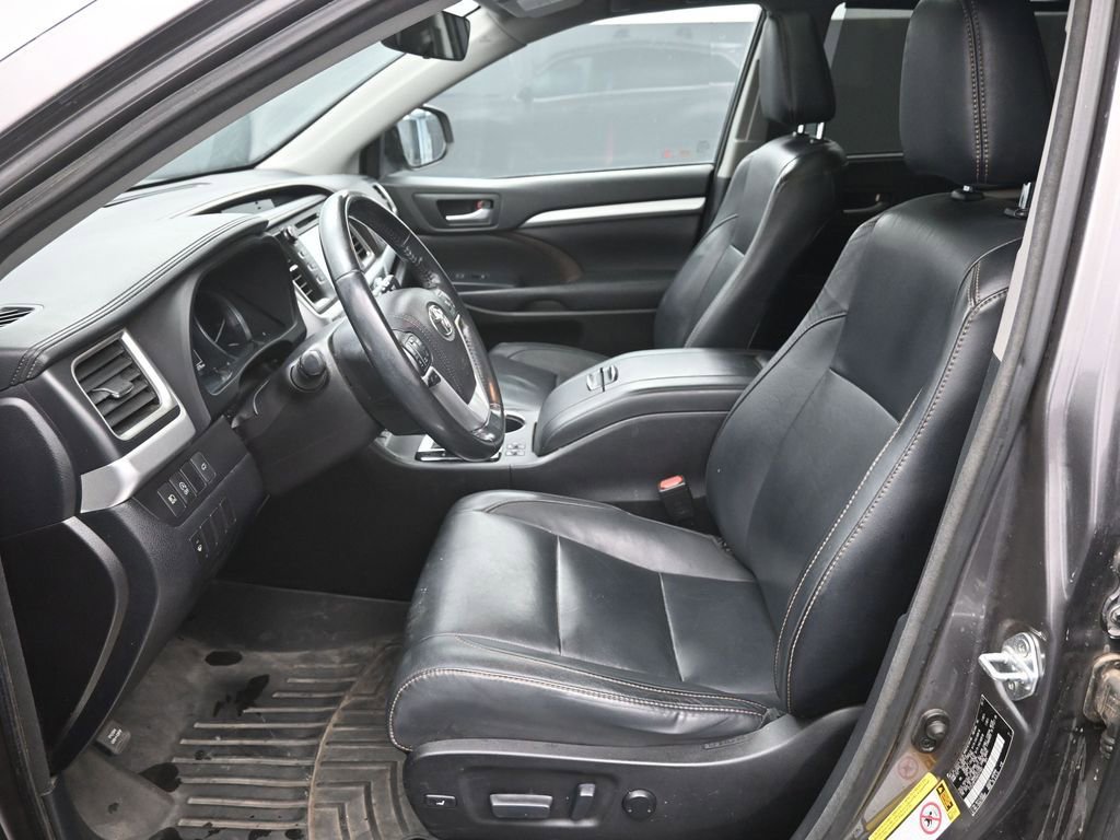 Used 2017 Toyota Highlander XLE image 15