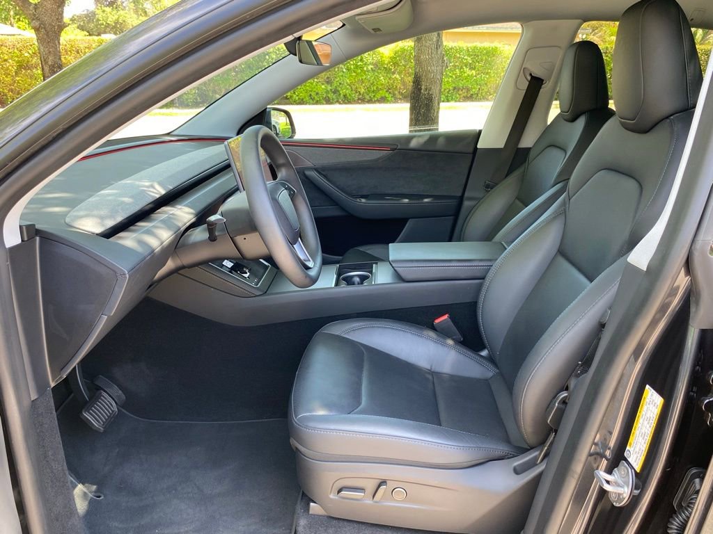 Used 2026 Tesla Model Y Long Range image 32