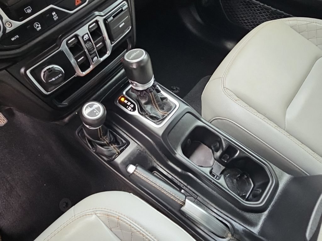 Used 2021 Jeep Gladiator Overland AWD/4WD image 19
