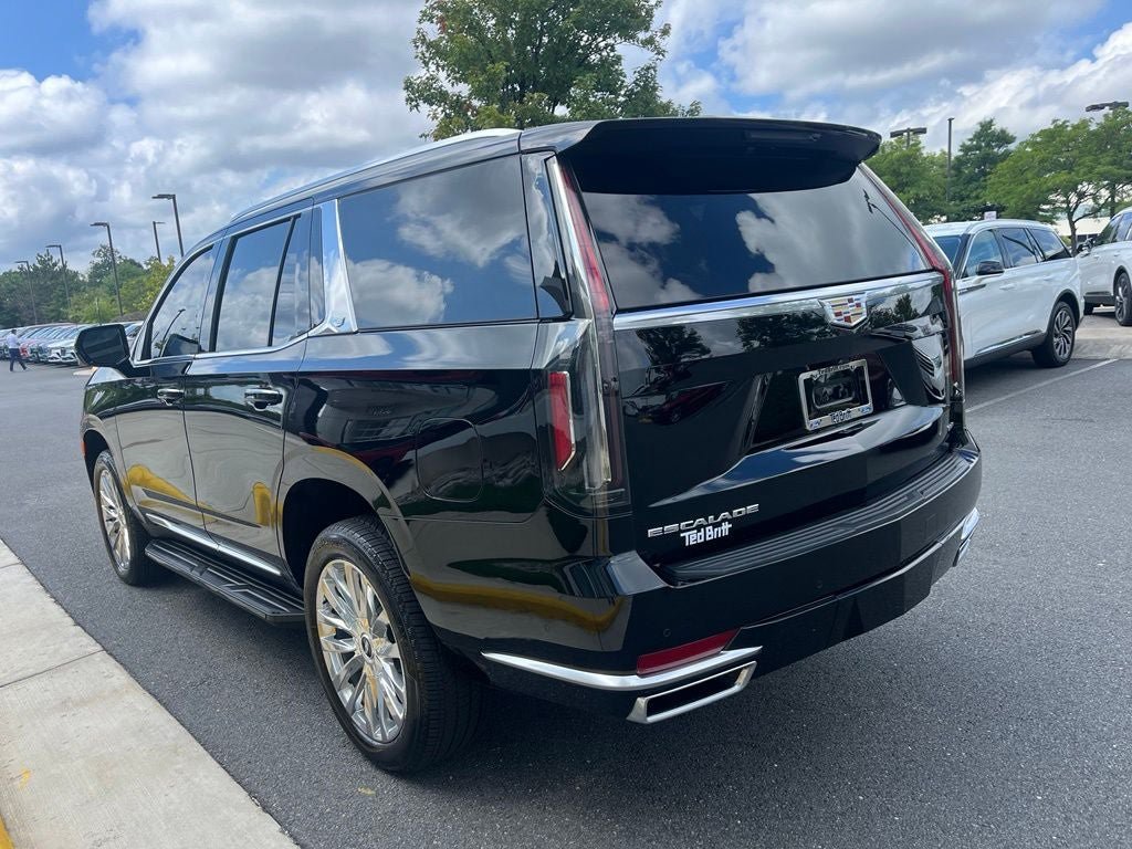 Used 2024 Cadillac Escalade Premium Luxury AWD/4WD image 7