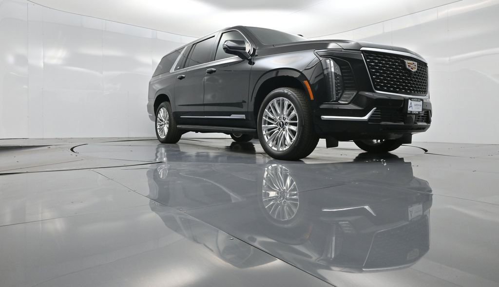 Used 2025 Cadillac Escalade ESV Premium Luxury image 38