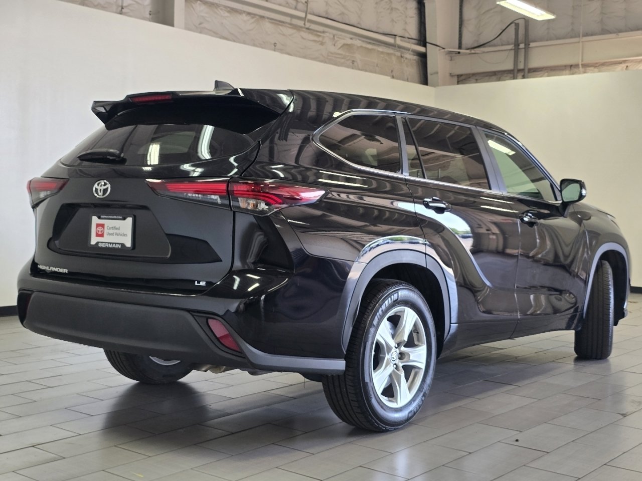 Certified 2025 Toyota Highlander LE FWD image 14
