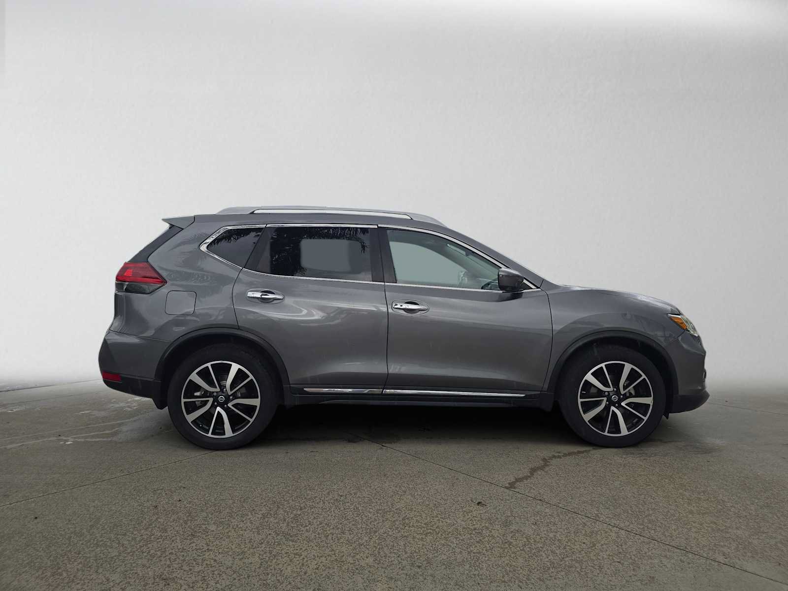 Used 2019 Nissan Rogue SL w/ Premium Package FWD image 2
