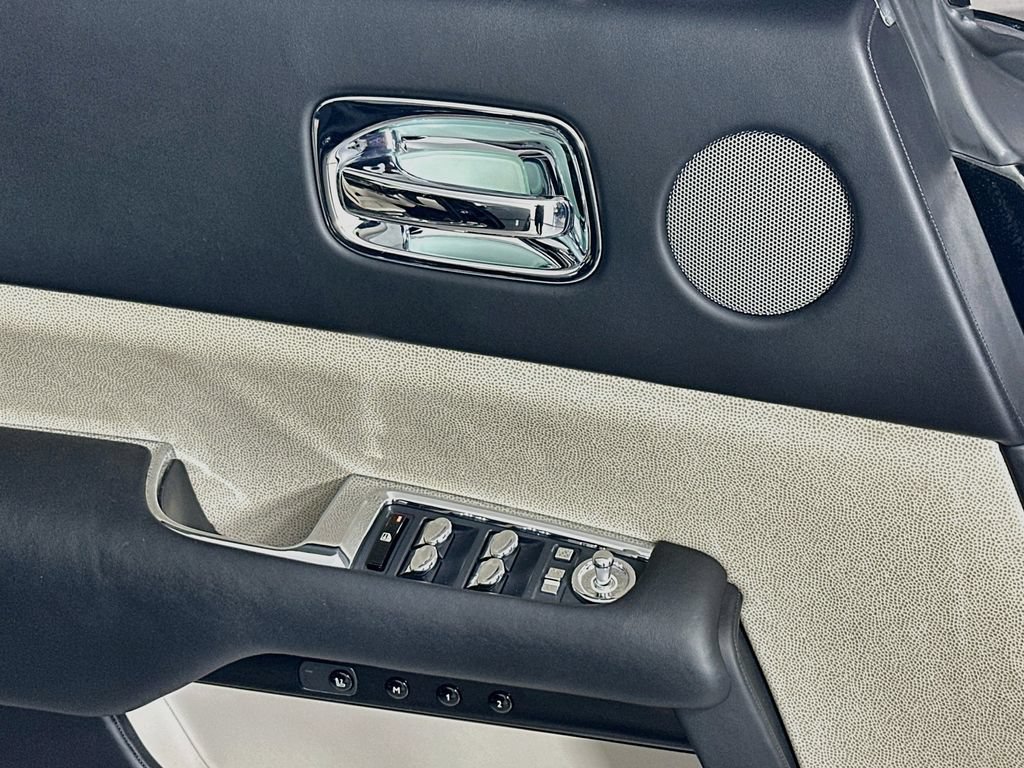 Used 2015 Rolls-Royce Wraith RWD image 13