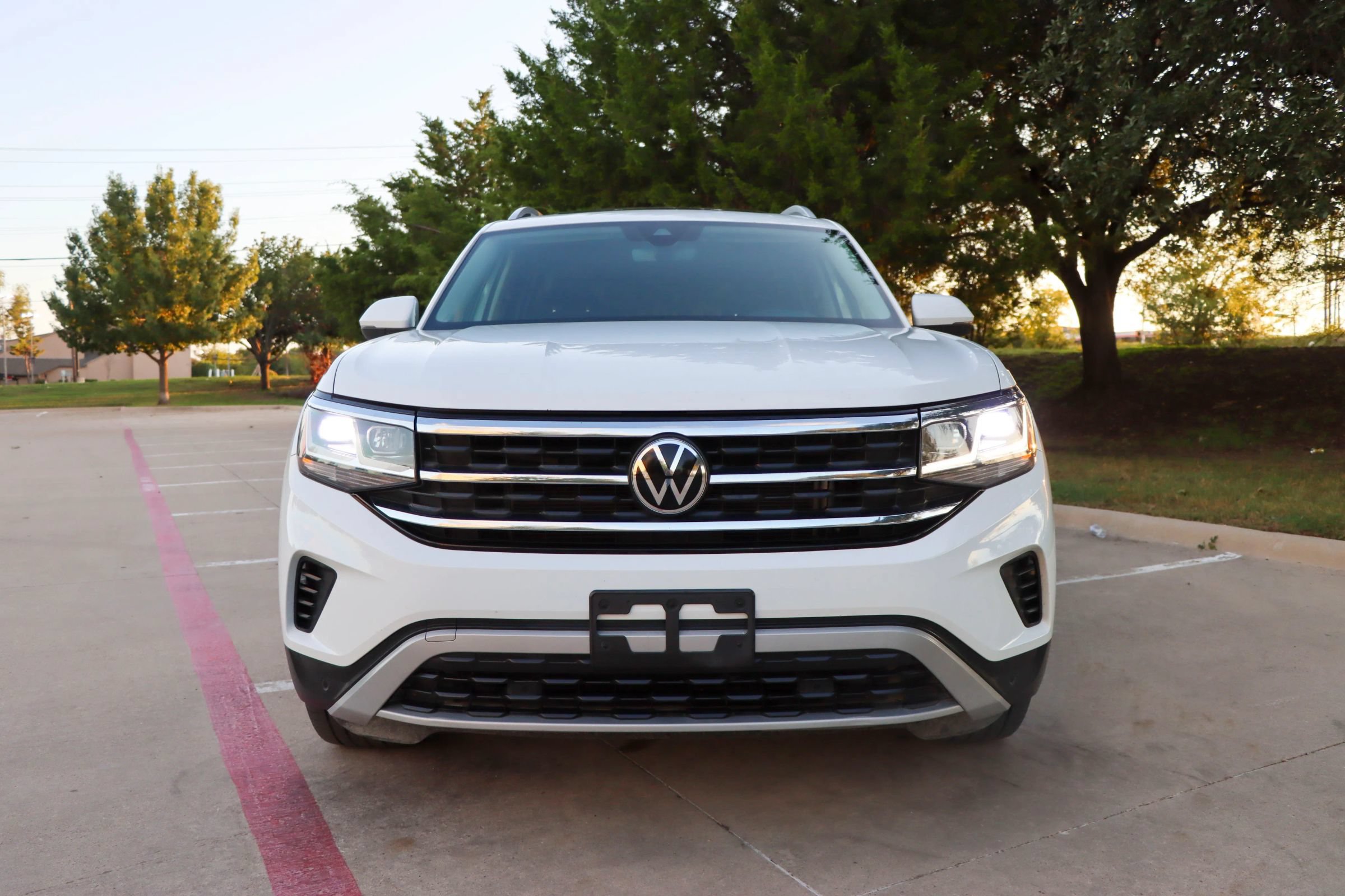 Used 2021 Volkswagen Atlas SEL AWD/4WD image 2