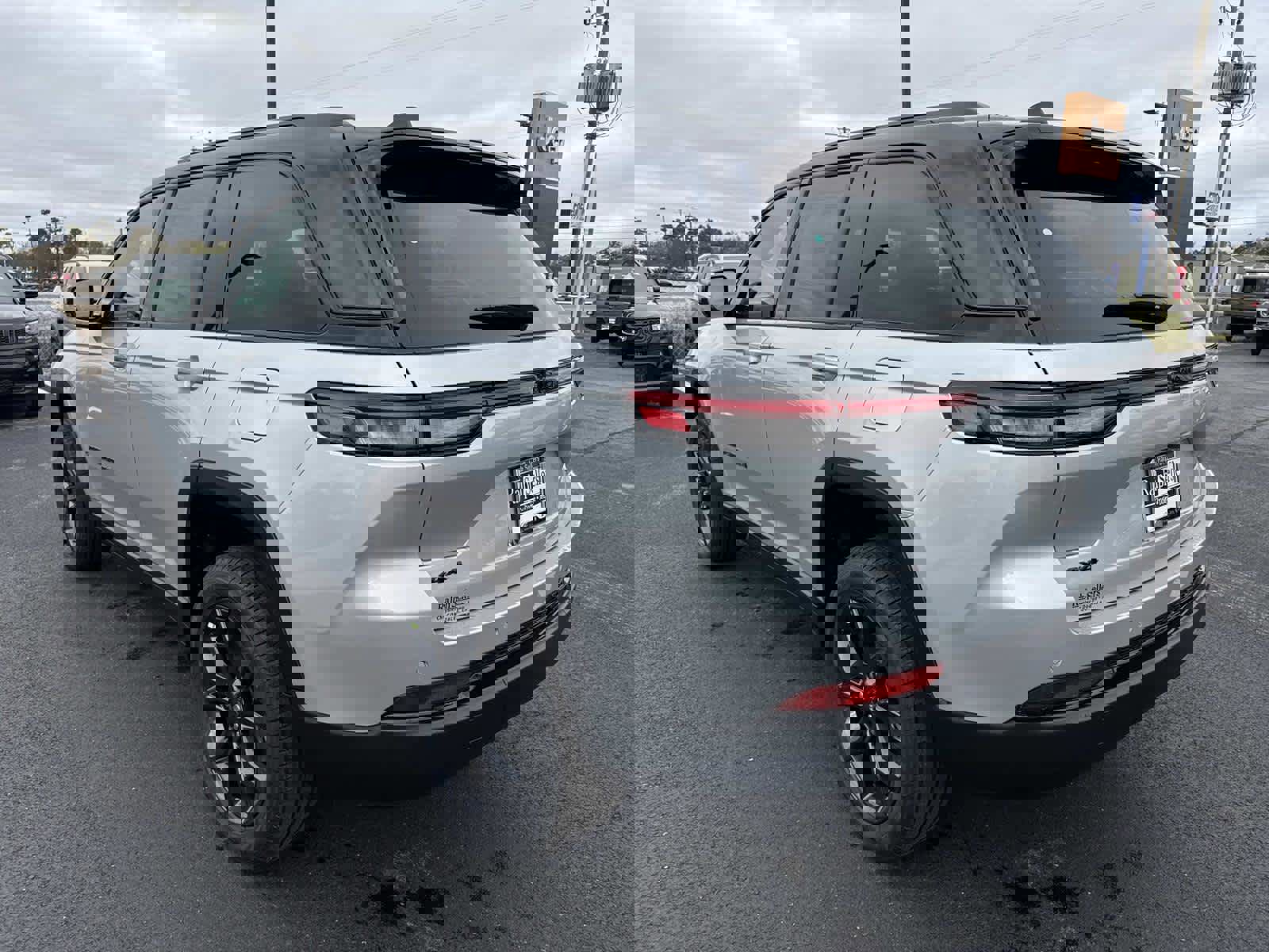 New 2025 Jeep Grand Cherokee Limited AWD/4WD image 4