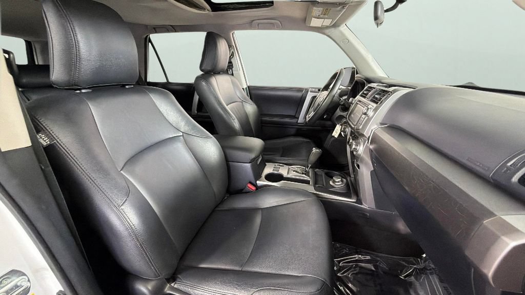 Used 2015 Toyota 4Runner SR5 AWD/4WD image 33