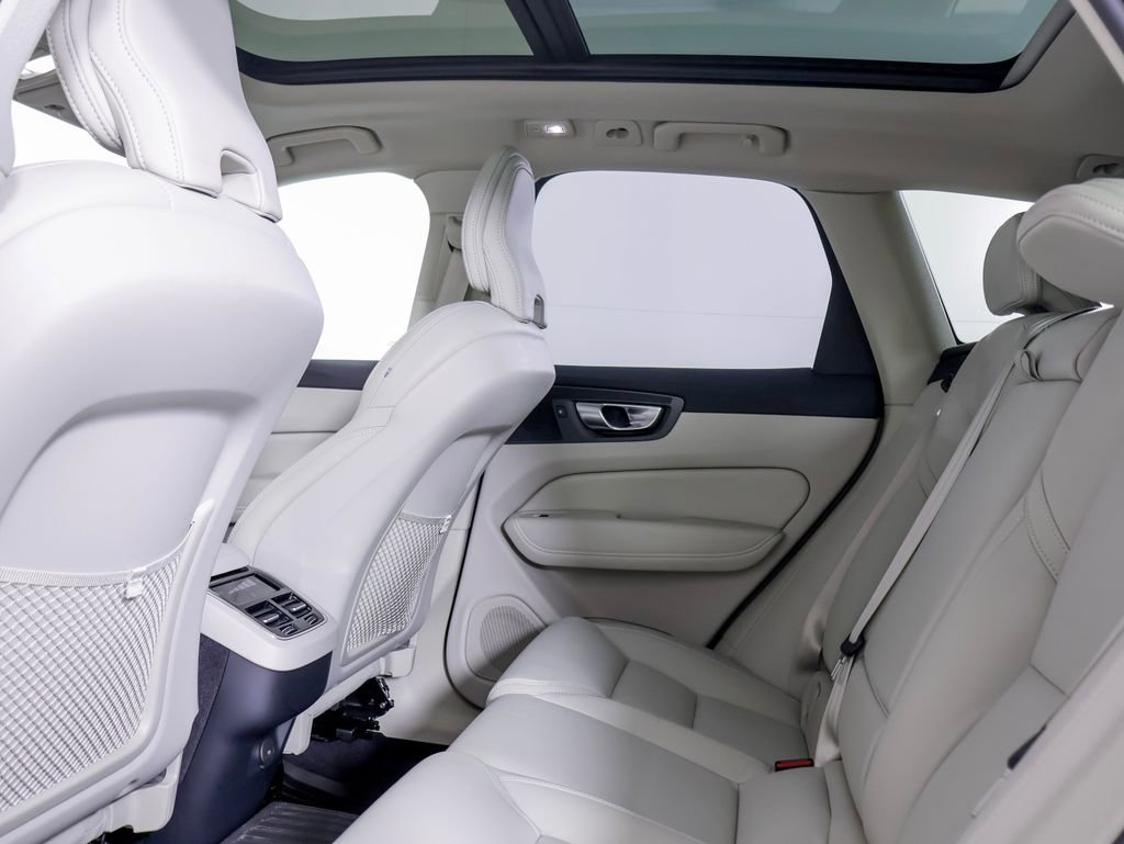 Used 2025 Volvo XC60 B5 Ultra w/ Protection Package Premier image 9