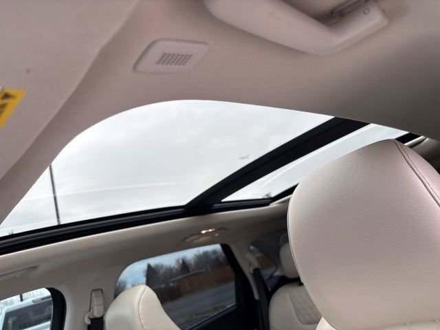 Used 2023 Ford Edge Titanium w/ Class II Trailer Tow Package image 25