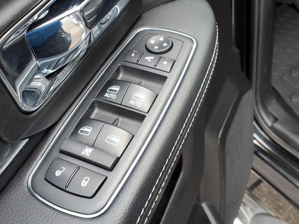 Used 2018 RAM 1500 Laramie w/ Convenience Group image 9