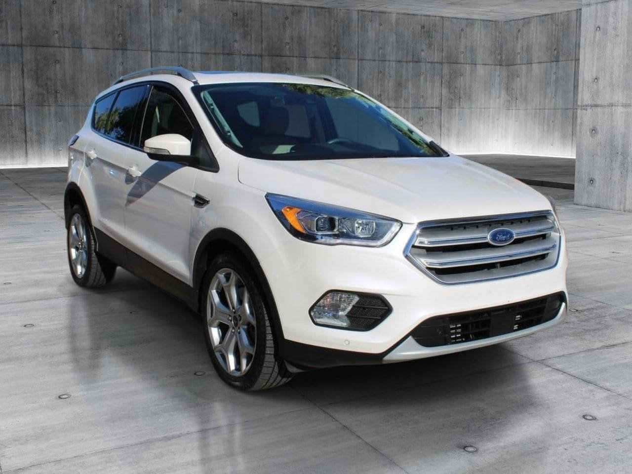 Used 2019 Ford Escape Titanium FWD image 8