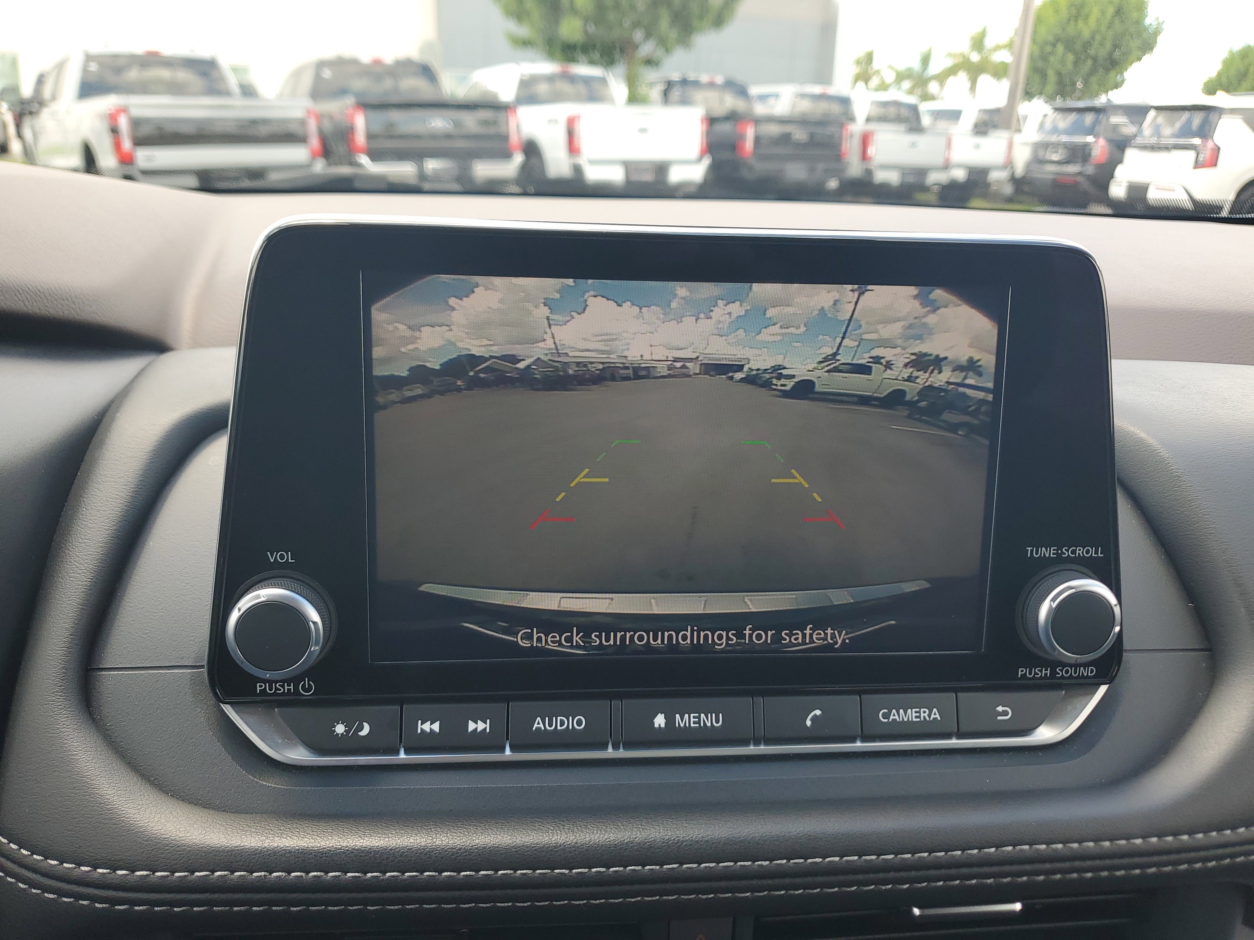 Used 2023 Nissan Rogue SV image 10