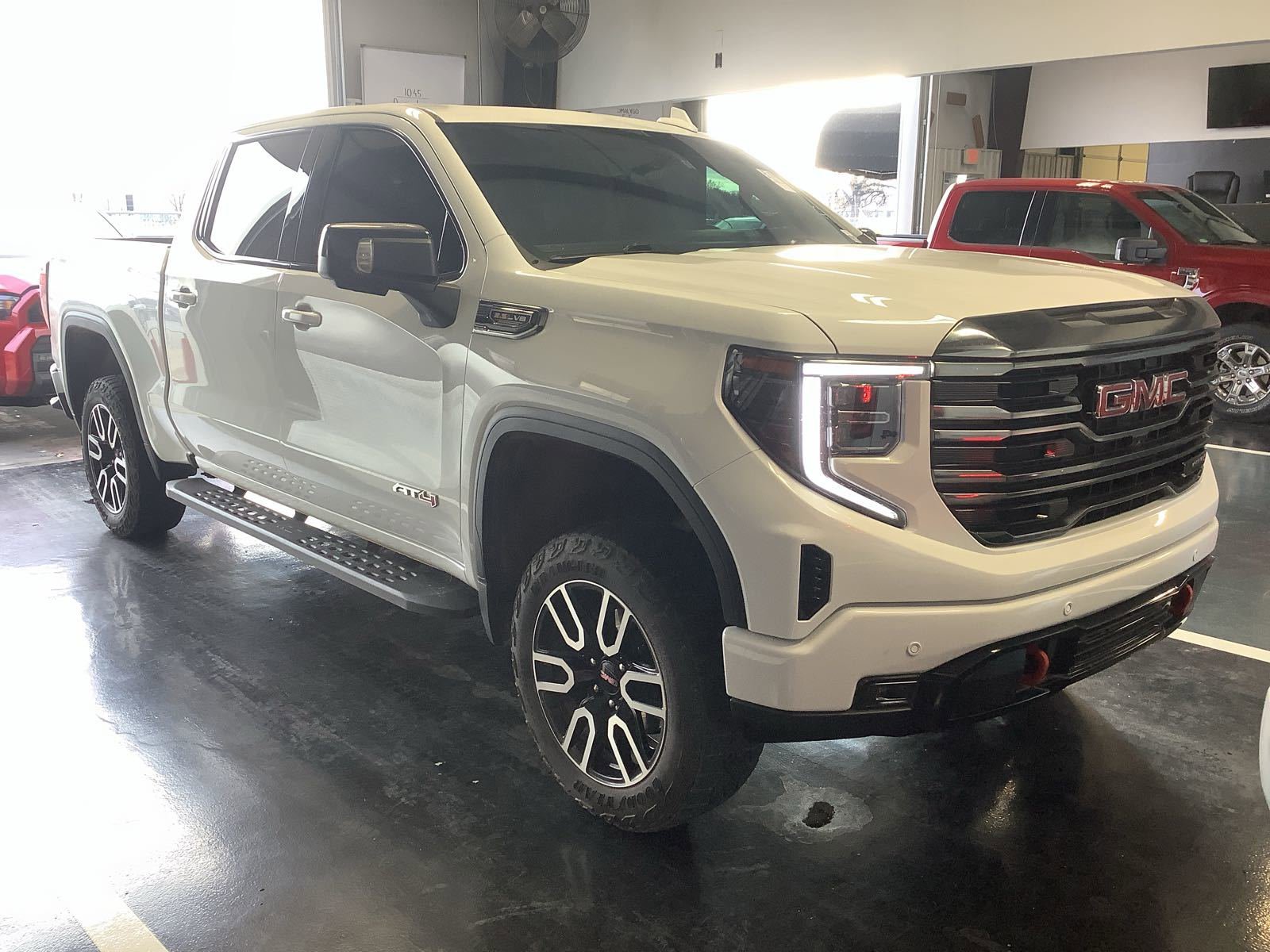 Used 2022 GMC Sierra 1500 AT4 w/ AT4 Premium Package image 2