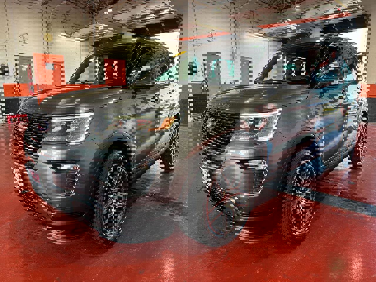 Used 2019 Ford Explorer Sport image 2
