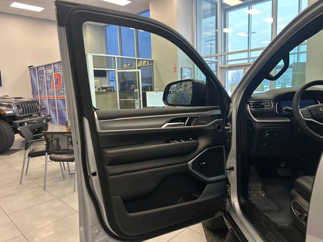 New 2026 Jeep Grand Wagoneer Limited w/ Convenience Group I image 28