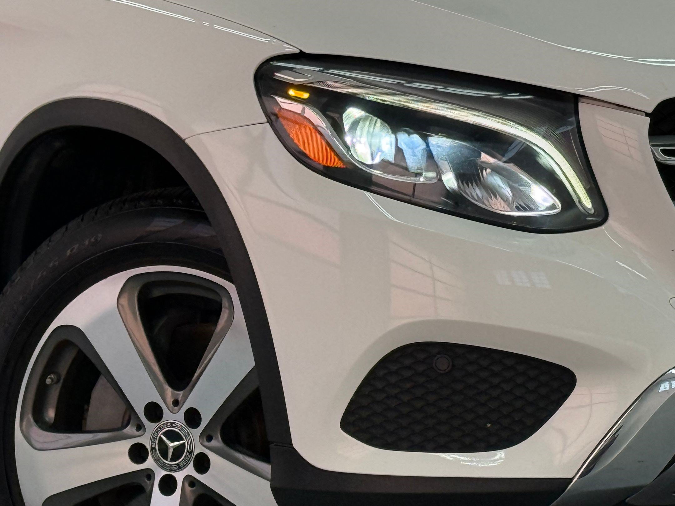 Used 2019 Mercedes-Benz GLC 300 4MATIC image 10