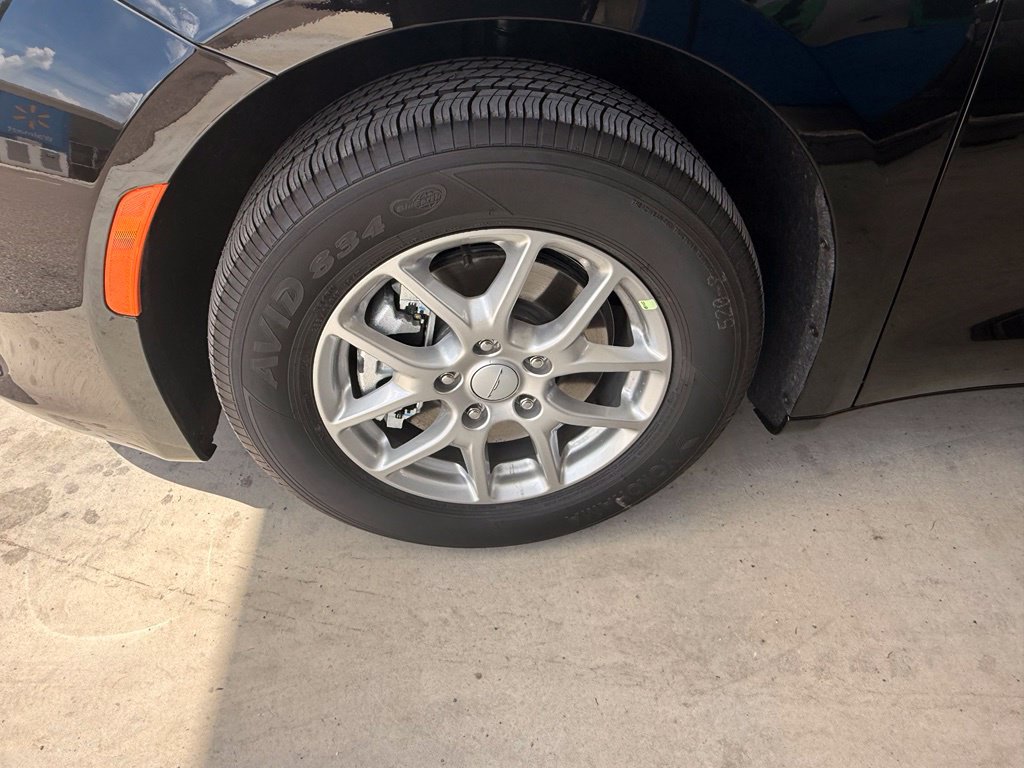 New 2027 Chrysler Pacifica LX FWD image 32