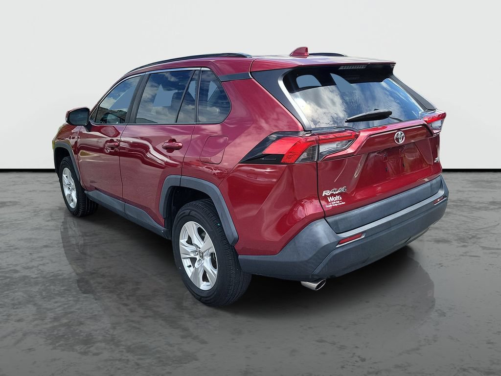 Used 2021 Toyota RAV4 XLE w/ Convenience Package FWD image 3