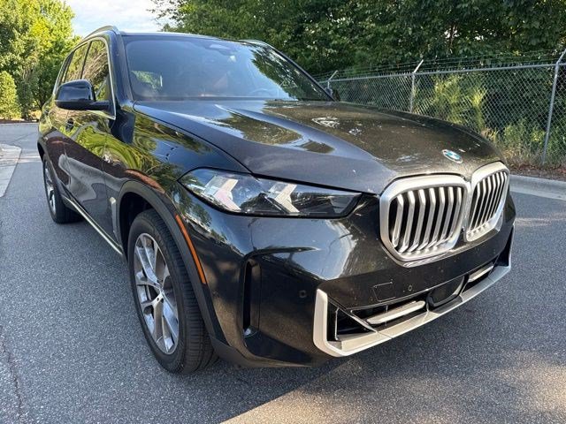 Used 2024 BMW X5 xDrive40i w/ Parking Assistance Package AWD/4WD image 11
