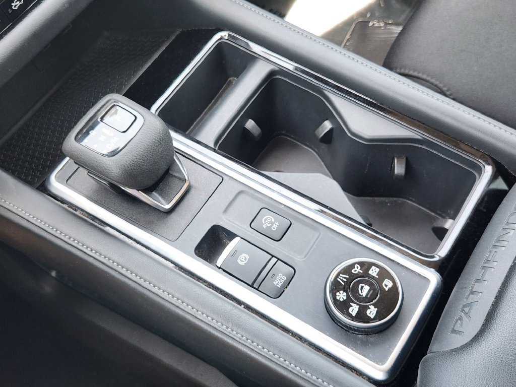 Used 2025 Nissan Pathfinder SV AWD/4WD image 20