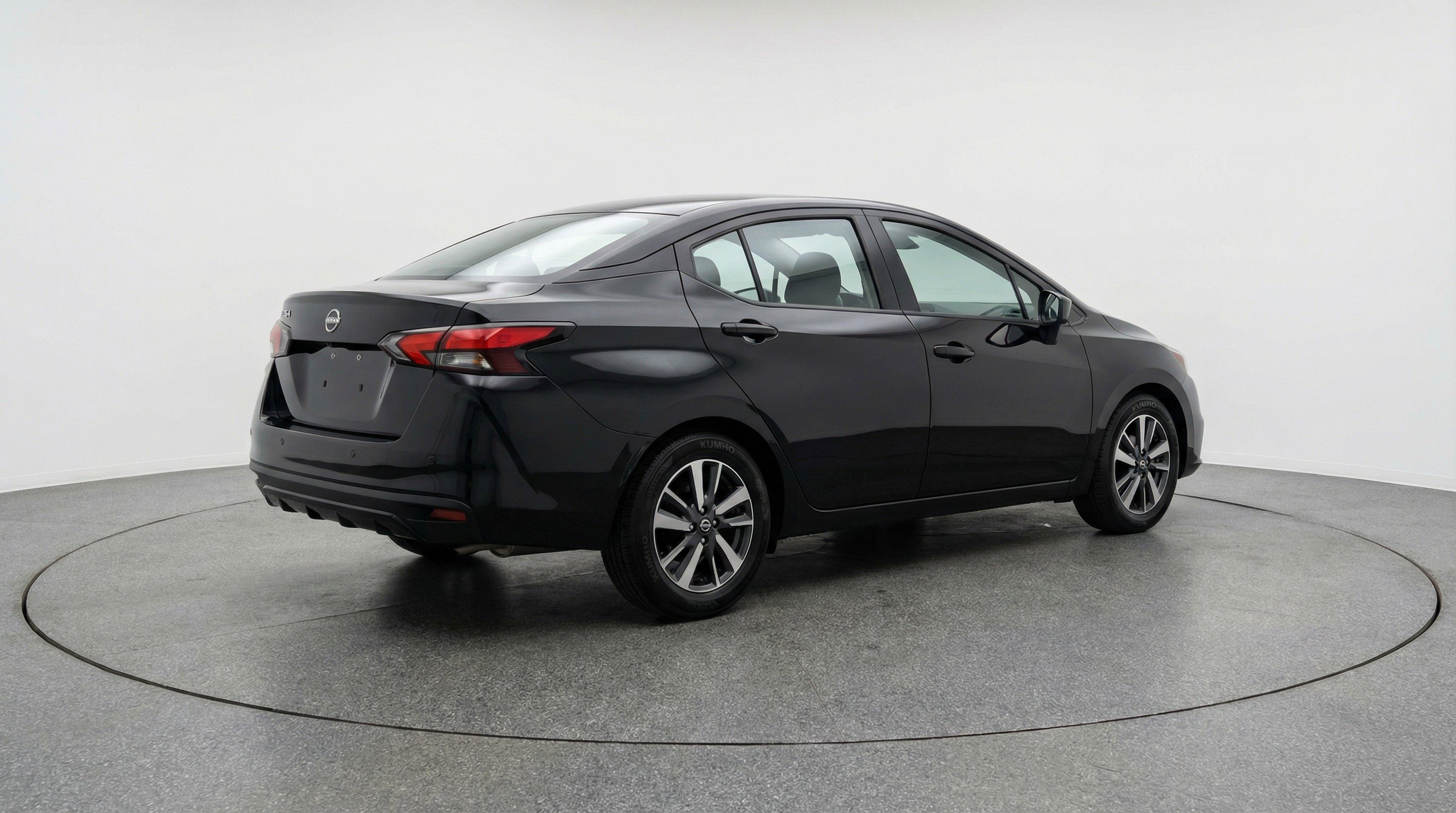 Used 2025 Nissan Versa SV image 9