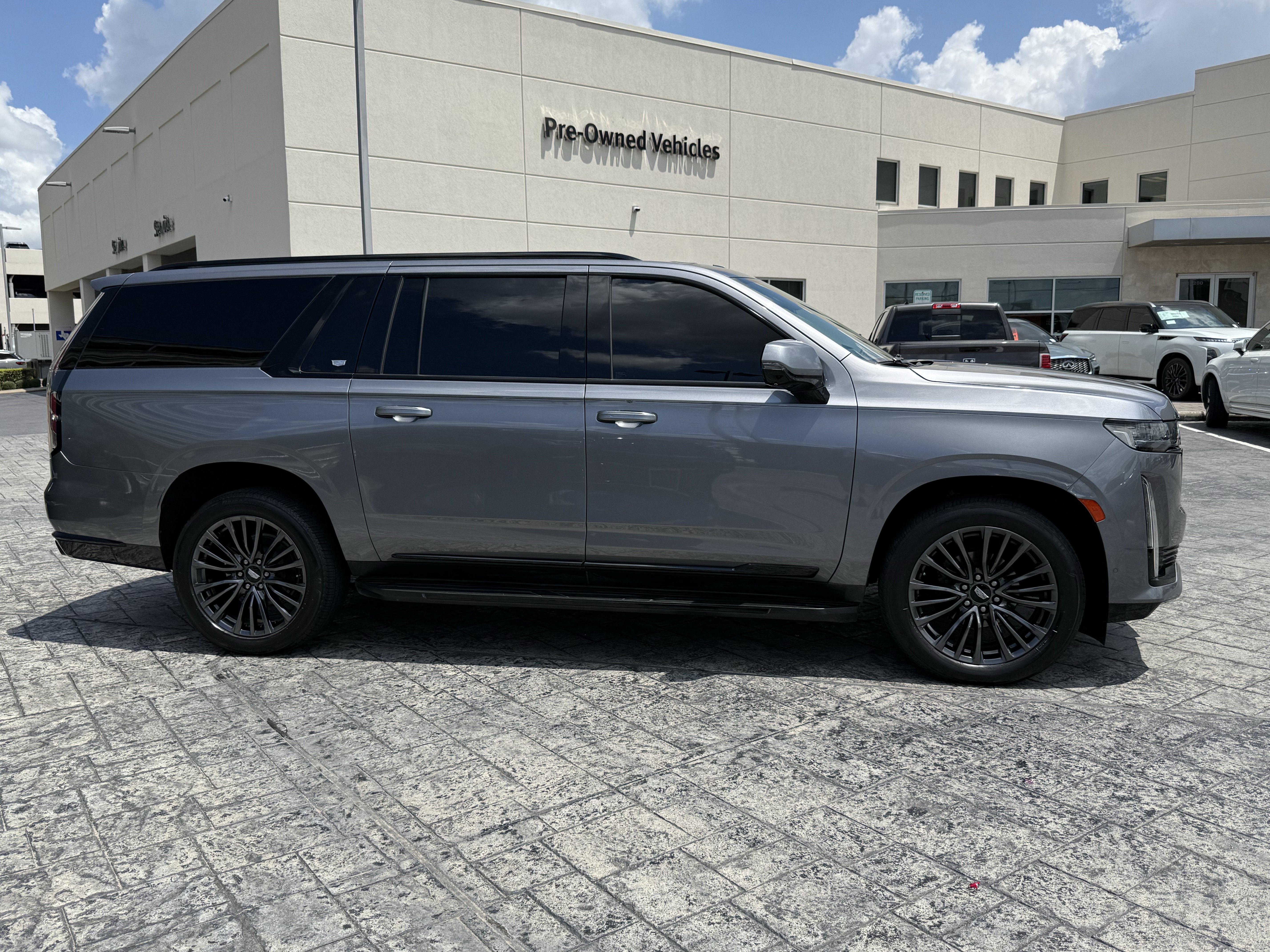 Used 2021 Cadillac Escalade ESV Sport RWD image 8