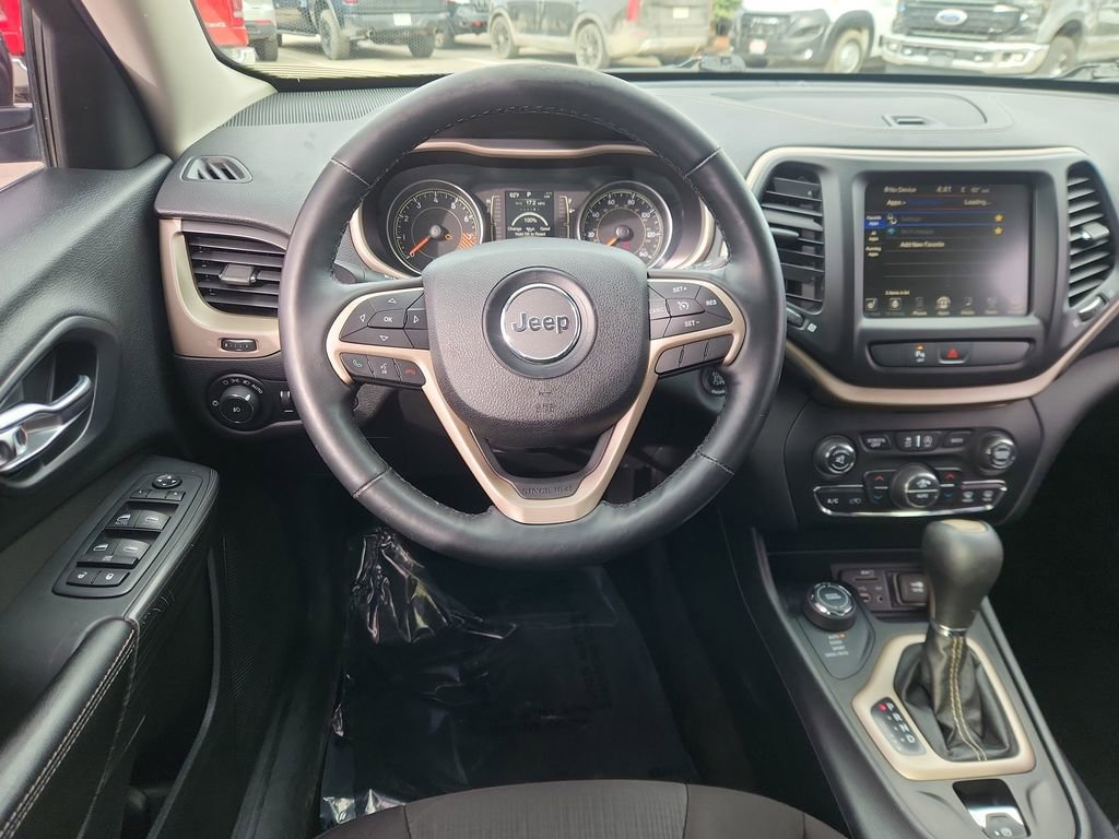 Used 2015 Jeep Cherokee Latitude w/ Comfort/Convenience Group AWD/4WD image 14